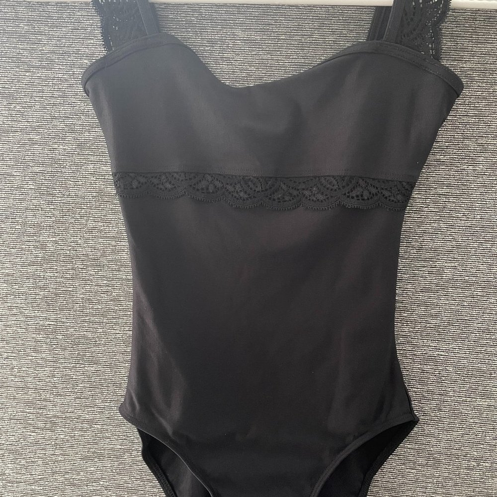 Wear Moi Erine scallop trim leotard